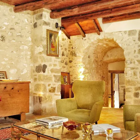 Il Borgo Dell'arcangelo בית חווה